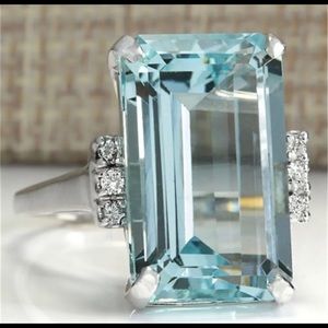 Silver Ring with 6.35 CT Aquamarine & Diamonds